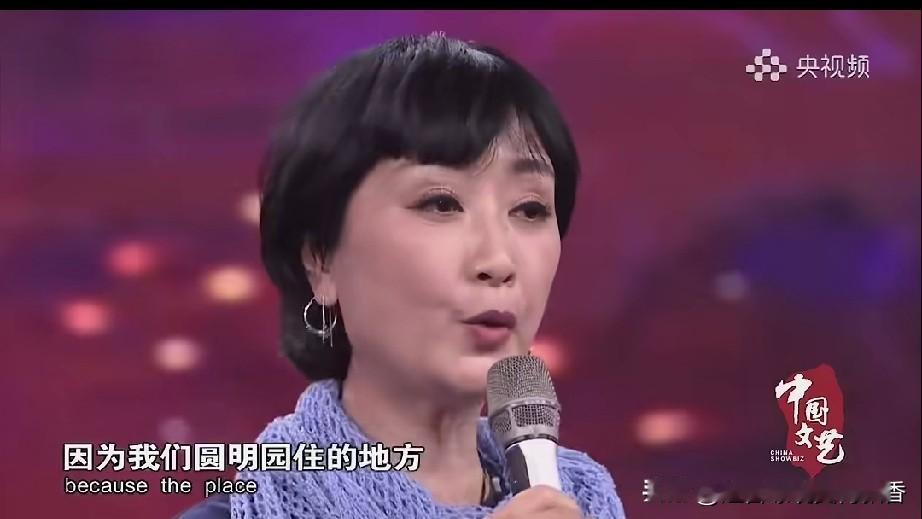 陈剑月和候长荣是一对娱乐圈里的恩爱夫妻，他们是从红楼剧组相识相恋相爱，结婚后走完
