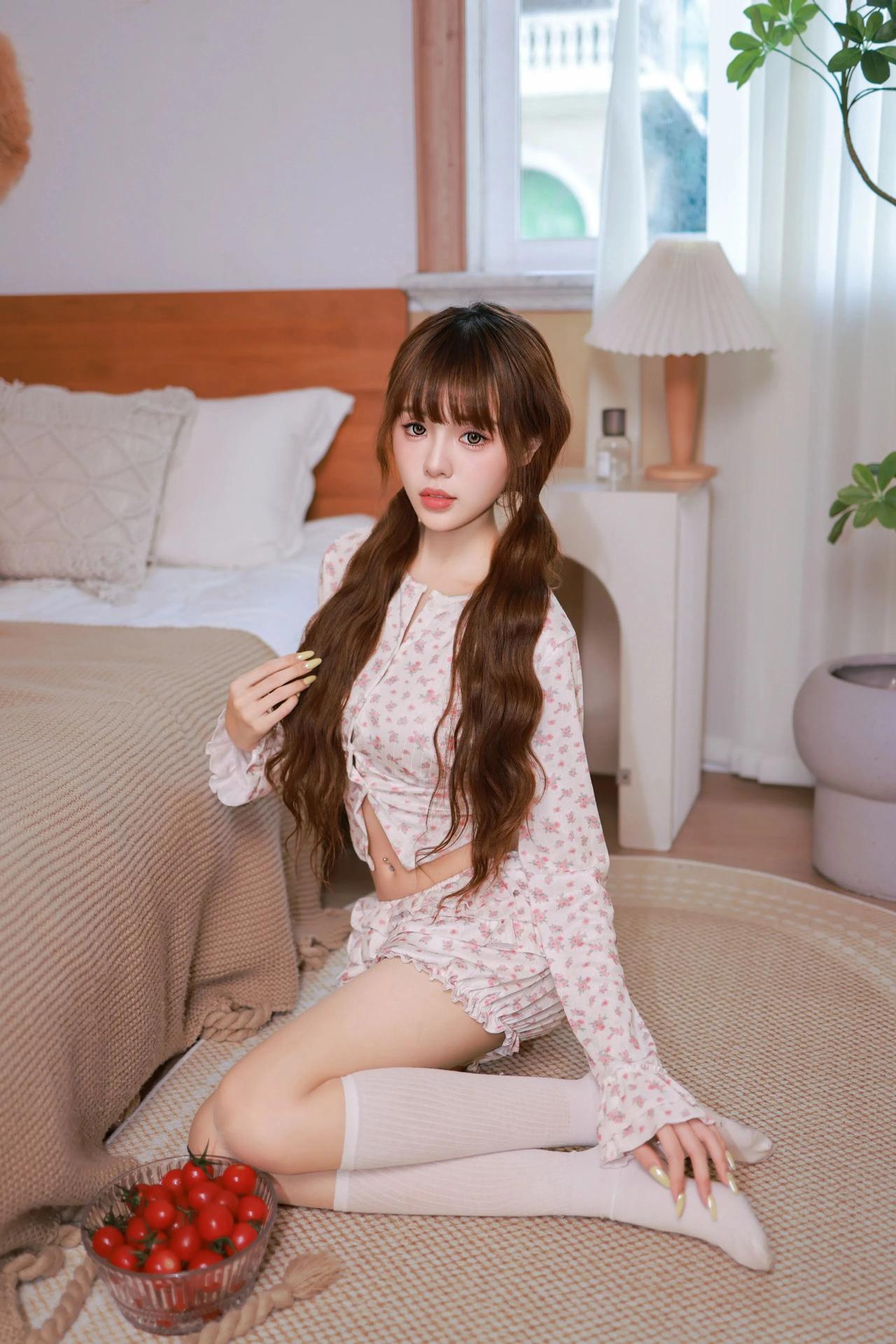 共享美人靓照清甜番茄少女，把浪漫留在卧室清纯甜美的样子漂亮吗 有哪些美女让人过目