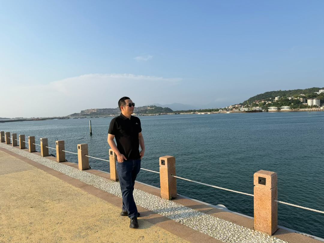 人生最好的状态，是不依附、不攀比、不盲从。不再渴求所有人理解，减少无效社交，把精