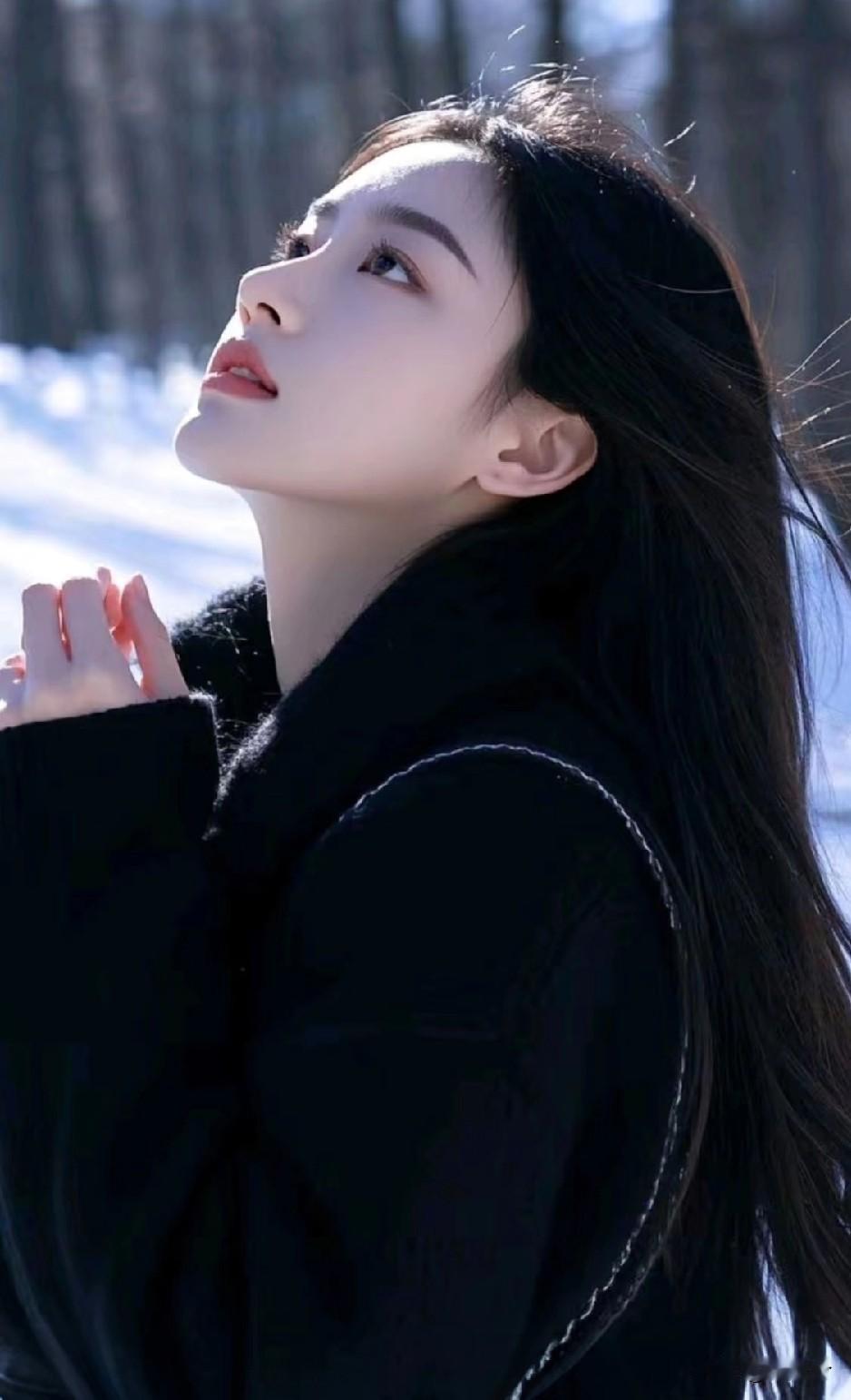 是饿了有口热饭，
累了有个好觉。
 
是有人愿意听你说话，
难过时能有个肩膀靠。