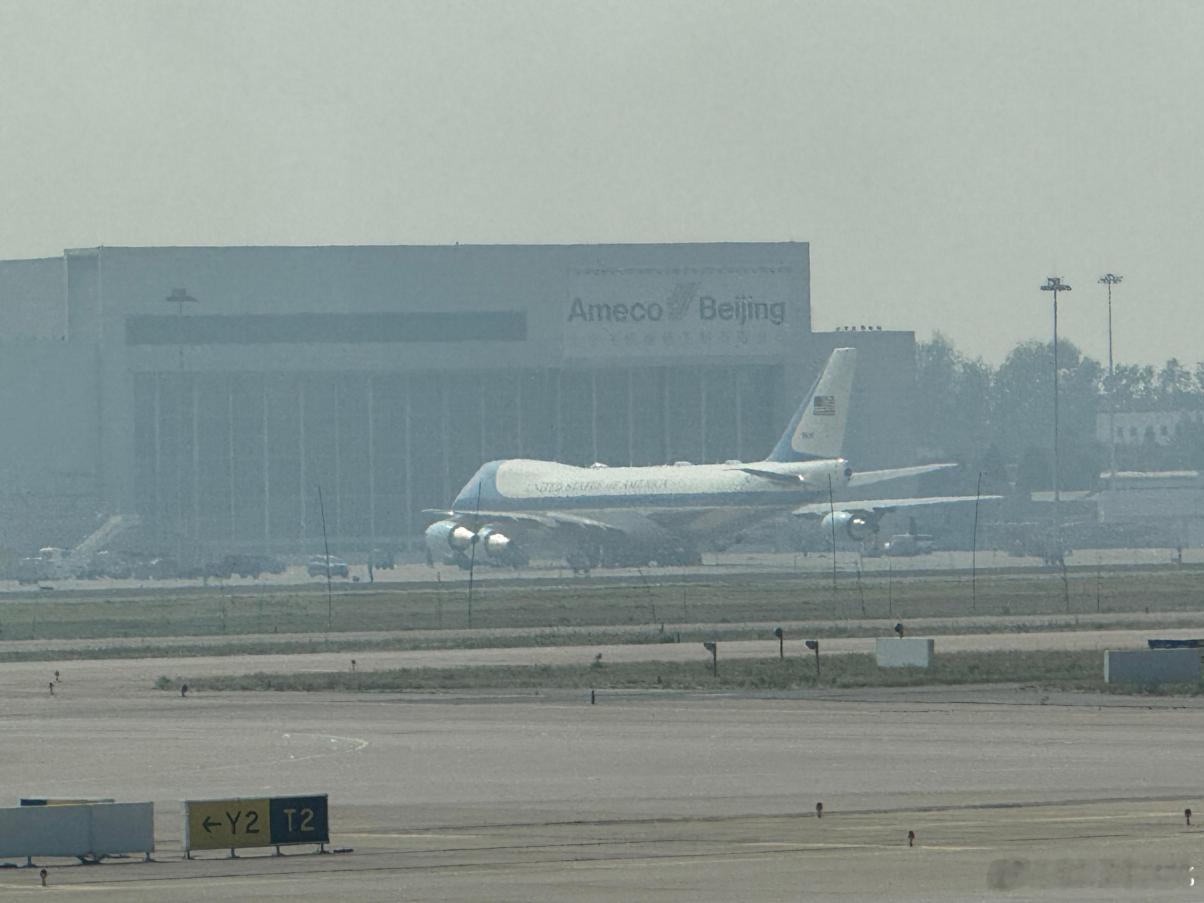 远机位福利手机长焦怒吊 Airforce One，明天这会儿该返程了吧空军一号轰