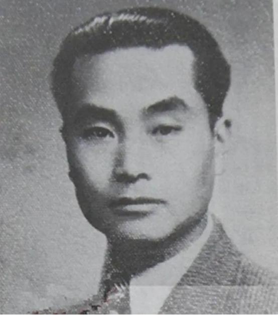 1962年2月，李克农的生命走到了尽头，临终前，他用尽全身力气，对家人说道：“在