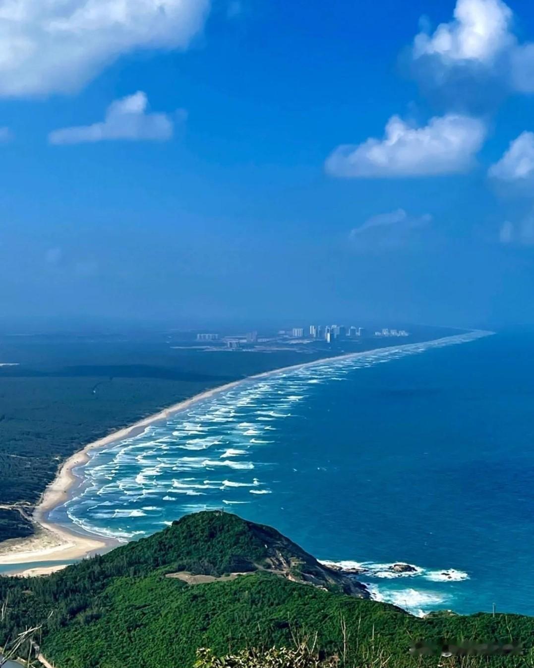 海南封关的消息满天飞，很多人关注房价，关注就业机会，关注经济发展，我就想说老铁们