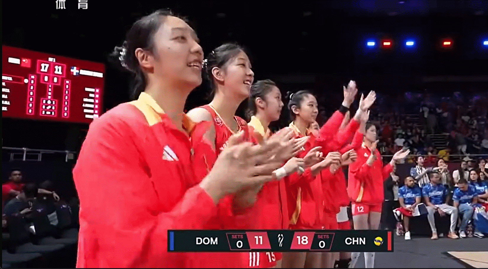 国际排坛动态中国女排vs多米尼加女排第一局：中国队25-15多米尼加队吴梦洁7分