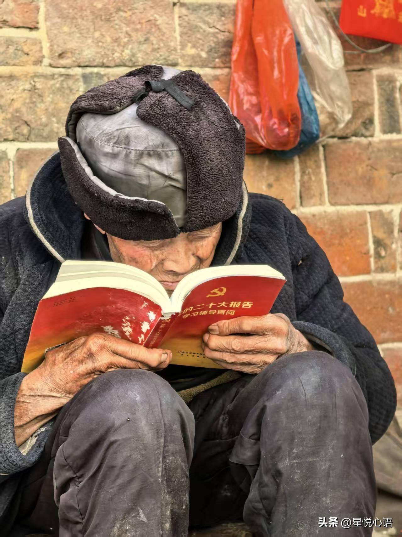 这是大姑夫的父亲，九十多岁的老党员。
虽然背微微驼了，但精神头硬足！
一身洗得发