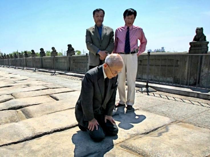 “铭记历史，勿忘国耻！”方军在北京家里的信箱，每个月都会雷打不动地收到两份报纸。