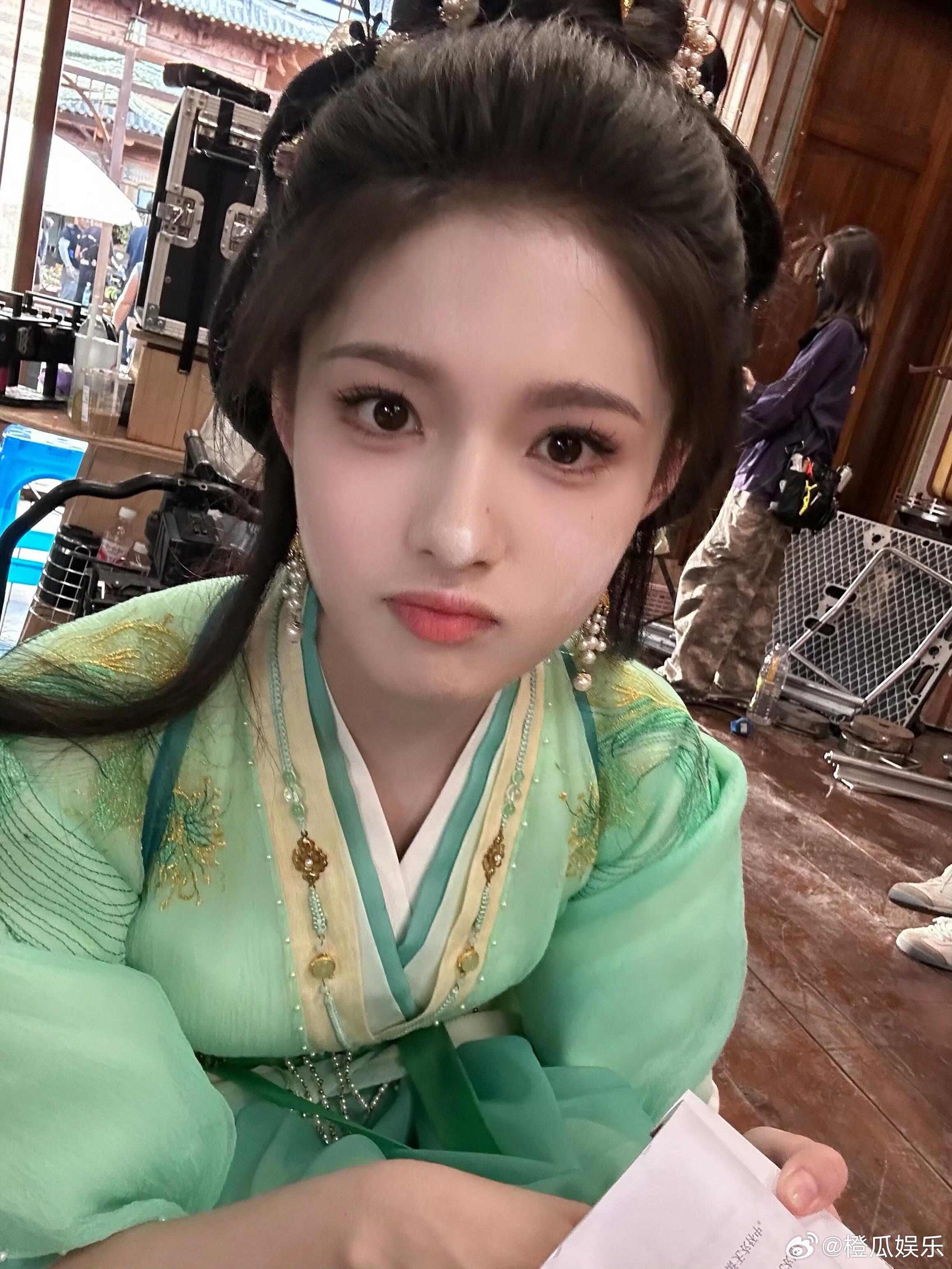 艾米就这个古偶少女味适龄出演就是最大优势，艾米贴合谢嘉鱼的年纪与心境，懵懂天真、