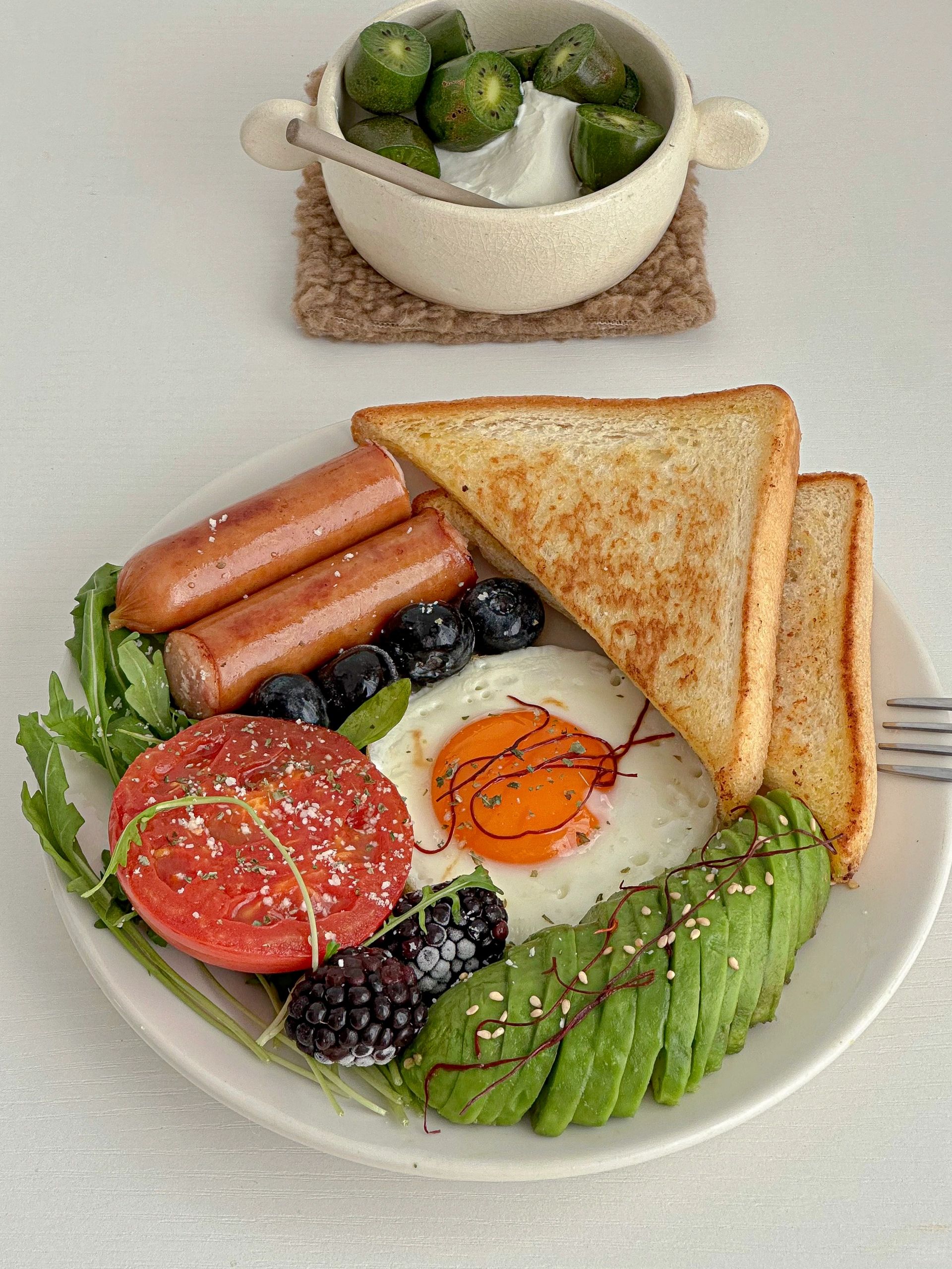 ☀️工作日早餐🥣牛油果🥑煎蛋香肠拼盘