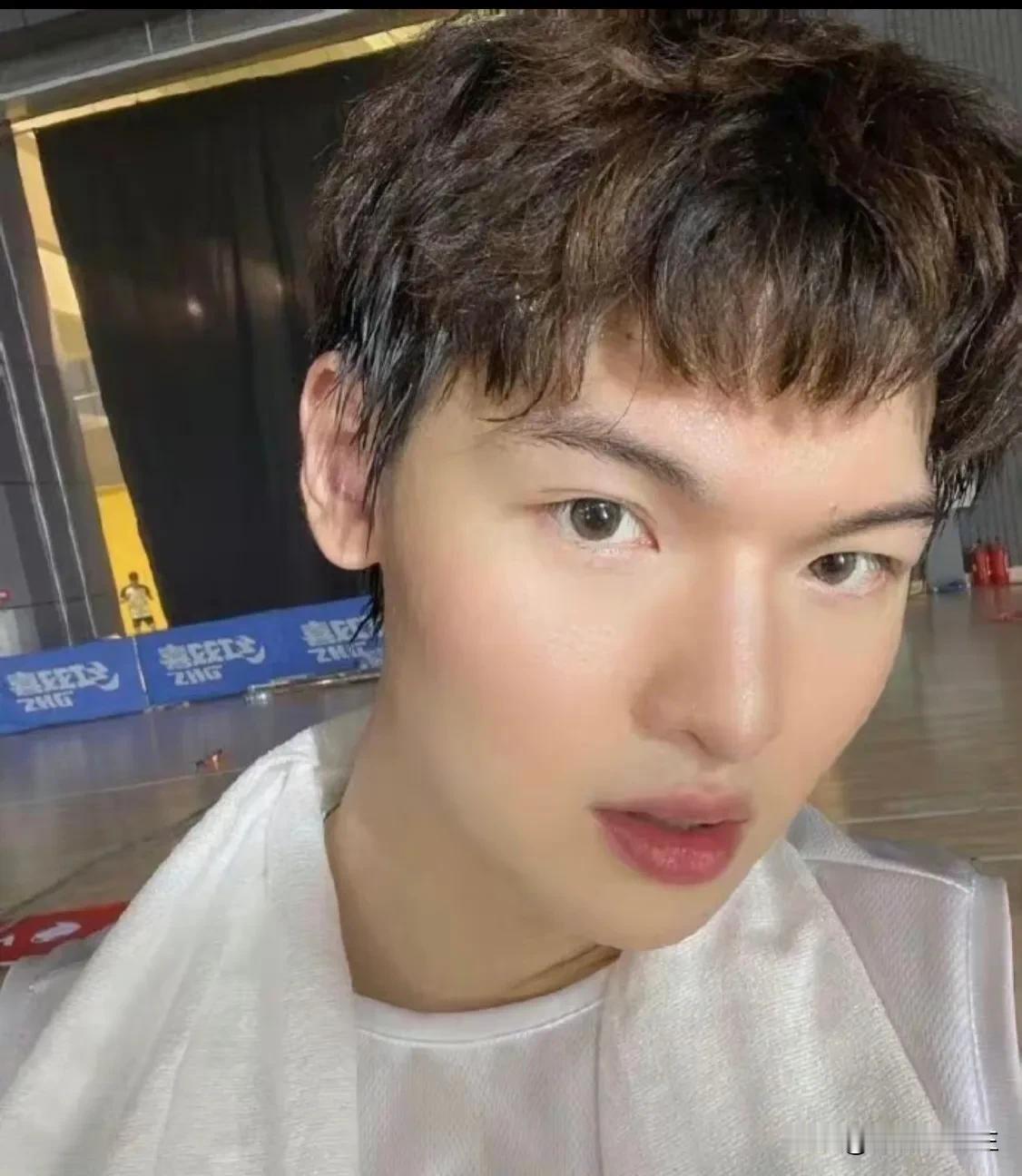 一个假球MVP、没摸过总决赛地板的球员，学了几天汉语拼音可算会听中文歌了在微博卖
