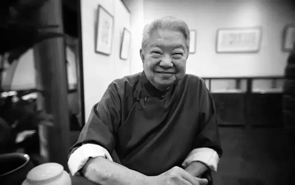 告别蔡澜：一个最懂生活的顽童。
昨天下午，@蔡澜官方微博发布：蔡澜先生于2025