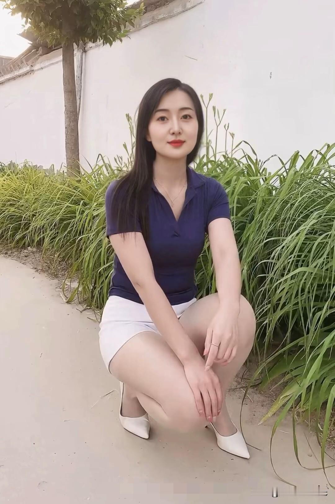 这么热的天，大清早就汗流浃背夏天天热 闷热喘不上气