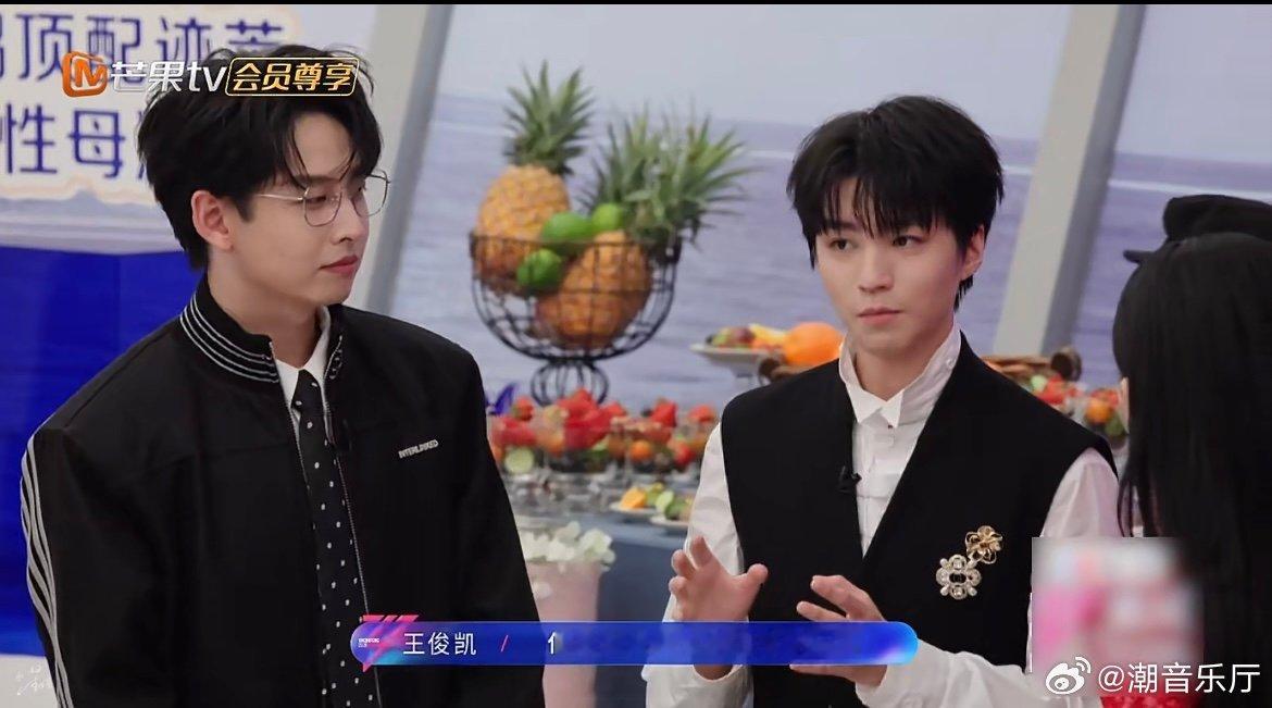 姐姐们演我看王俊凯自带光芒登场，姐姐们秒变迷妹，这追星现场也太有代入感了！乘风2