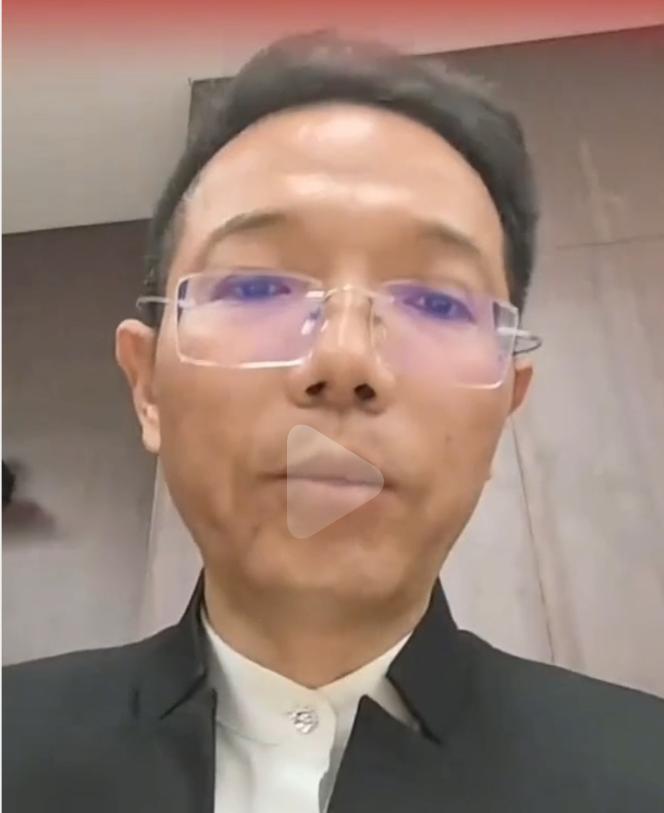 李律师这事总算有了结果。
但他满面愁容走出法院。

不是因为输了！而是因为。
王