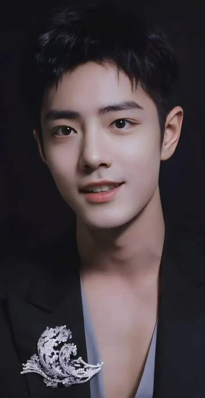 咋这么萌呢，我战穿深V太性感了肖战 ❤️日常见肖战苏战