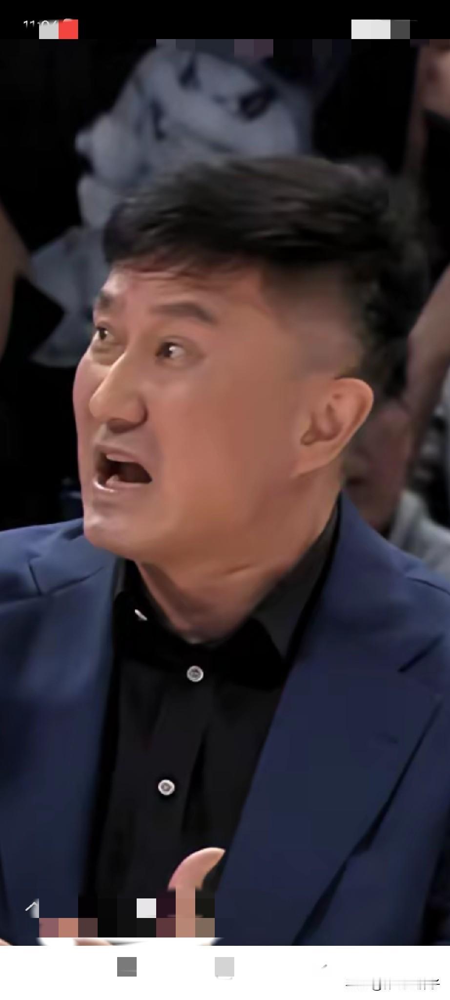 如果说杜峰还有功劳的话，就是上赛季让徐杰打出来了。如果这赛季想再找找杜峰是否有和