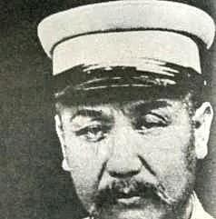 靳云鹗是吴佩孚嫡系战将，历任师长、河南前线总指挥。他毕业于北洋军校，实战经验丰富