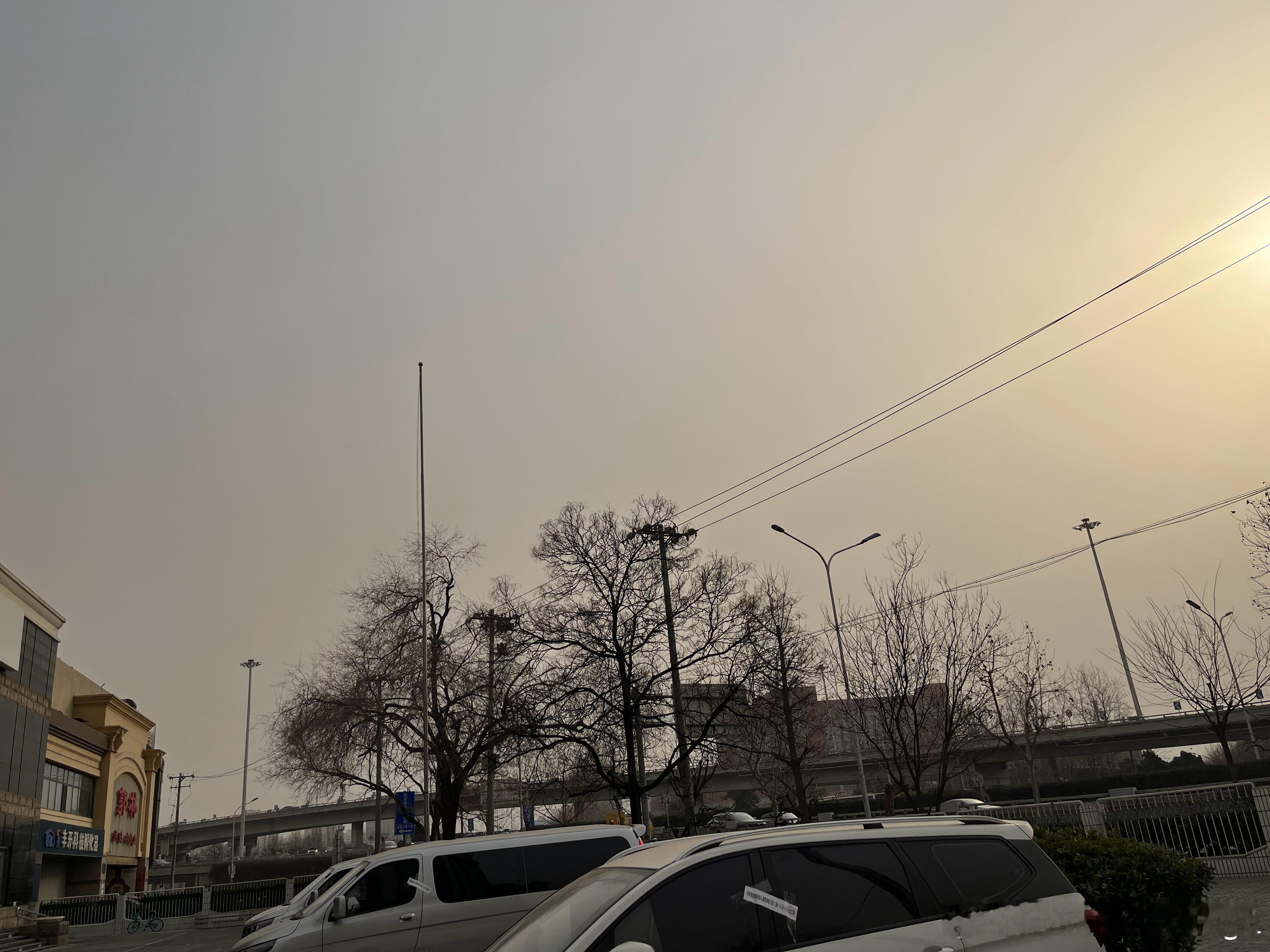 春节上班也就罢了，怎么还要遭受沙尘暴的洗礼 