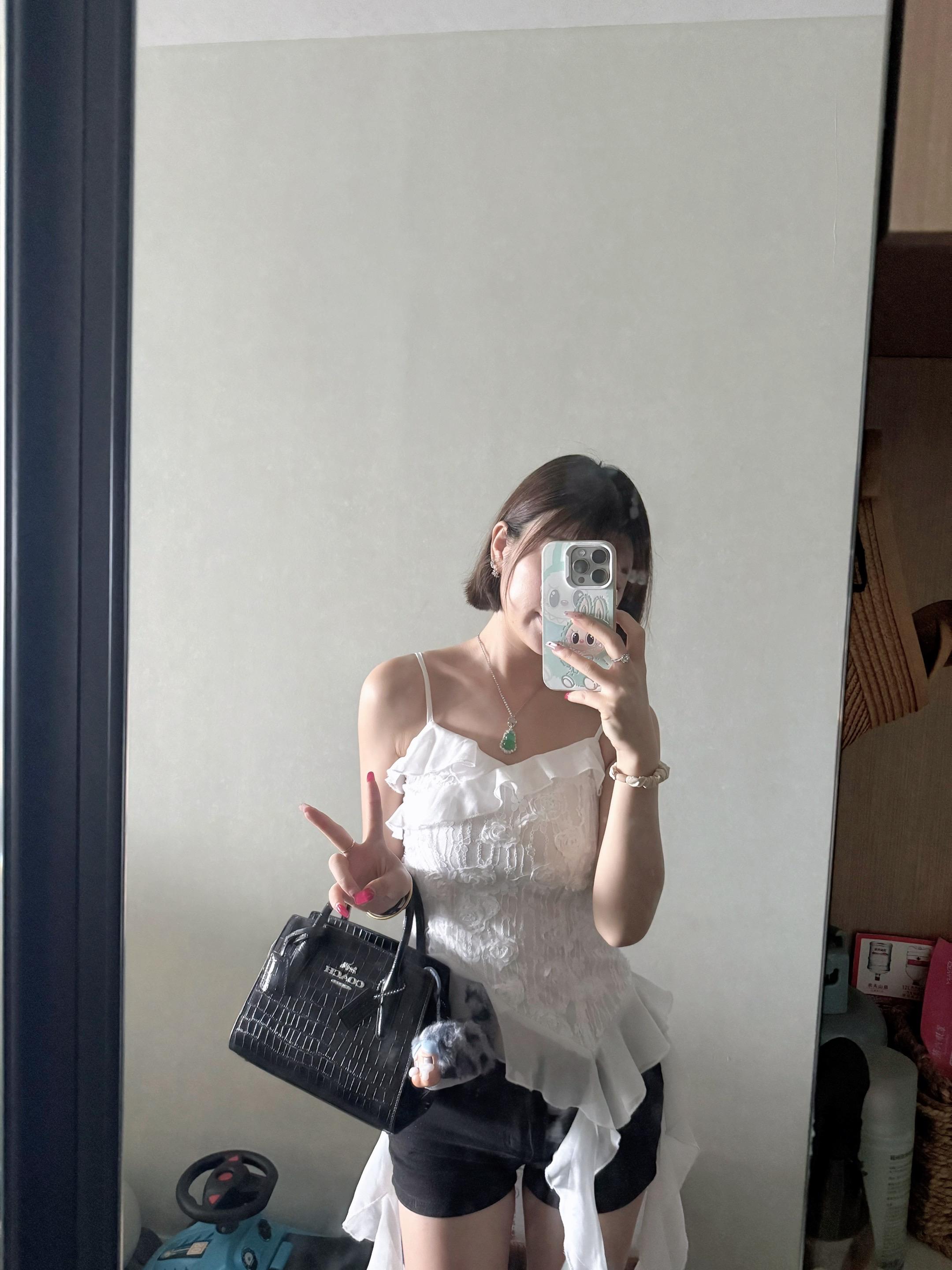 以前觉得难吃的蔬菜 苦涩的咖啡无聊的独处 我都喜欢