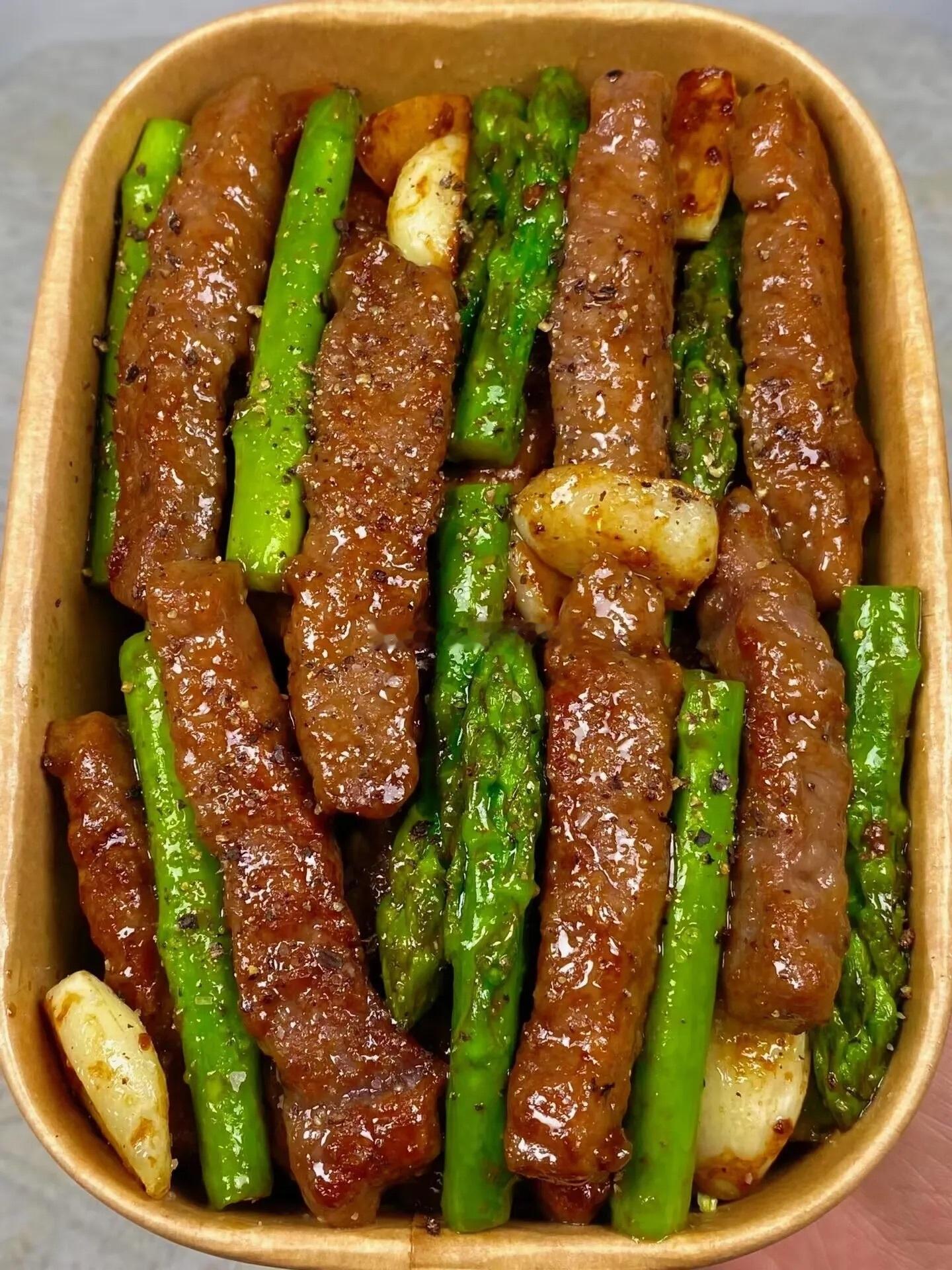 一定要去试试这道 芦笋牛肉[抱一抱]真的巨香巨好吃 ​​​