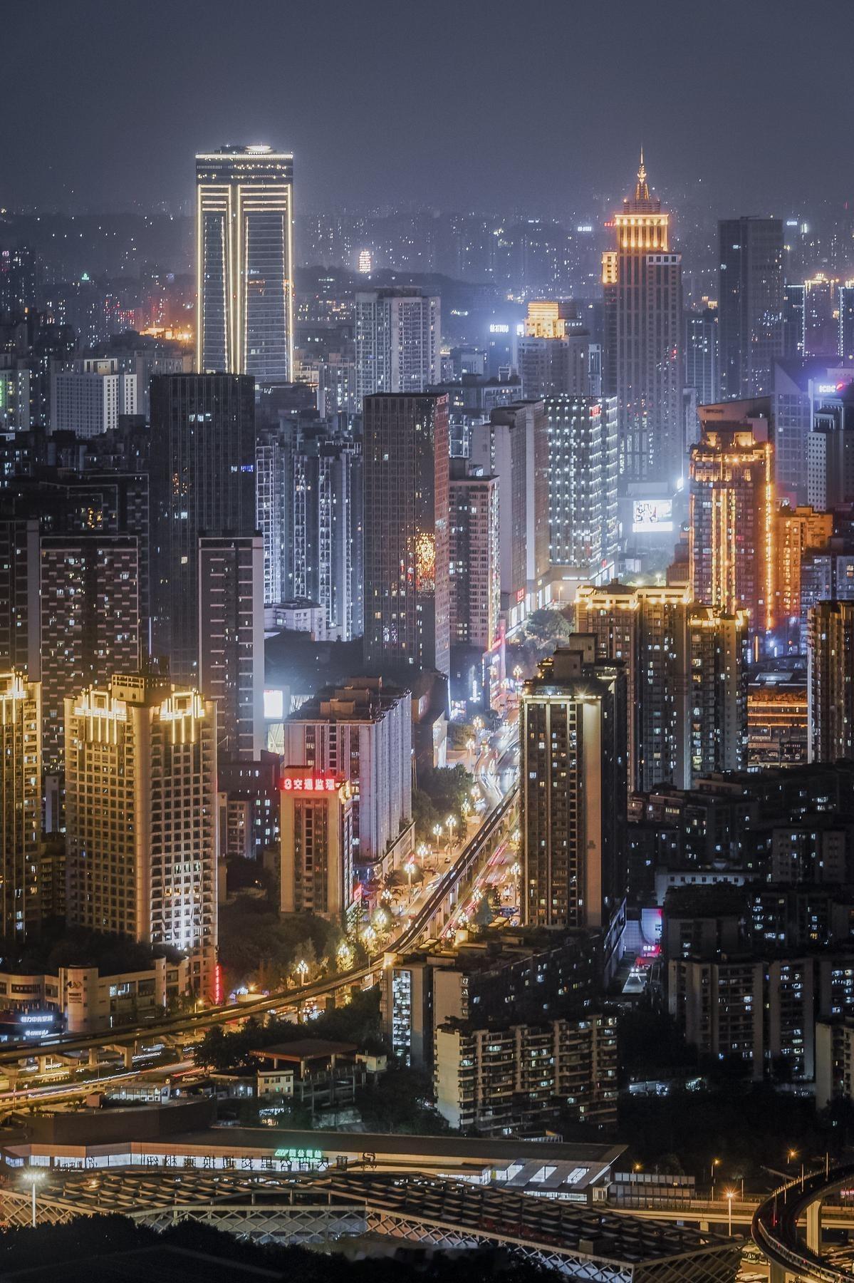 南岸掌管重庆夜景的神 你不到重庆，你不明白重庆的夜景有多美！你到了重庆，没有欣赏