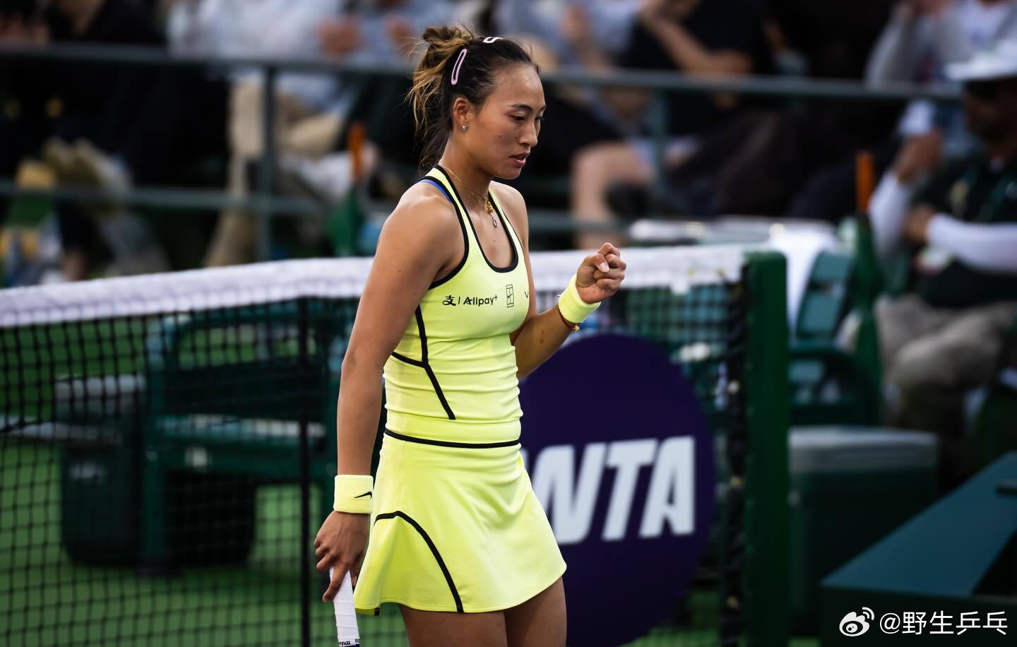 郑钦文晒迈阿密比赛照 WTA1000迈阿密赛单打第三轮，郑钦文4-6、6-2、6