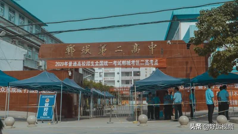 现在高考和几十年前有啥不一样 高考这事儿，几十年间变化可太大了。以前高考是精英筛