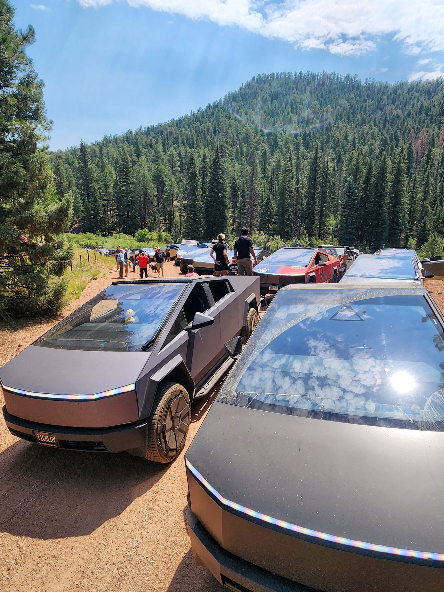 3月31日，马斯克：SpaceX的火箭和特斯拉Cybertruck使用的不锈钢合