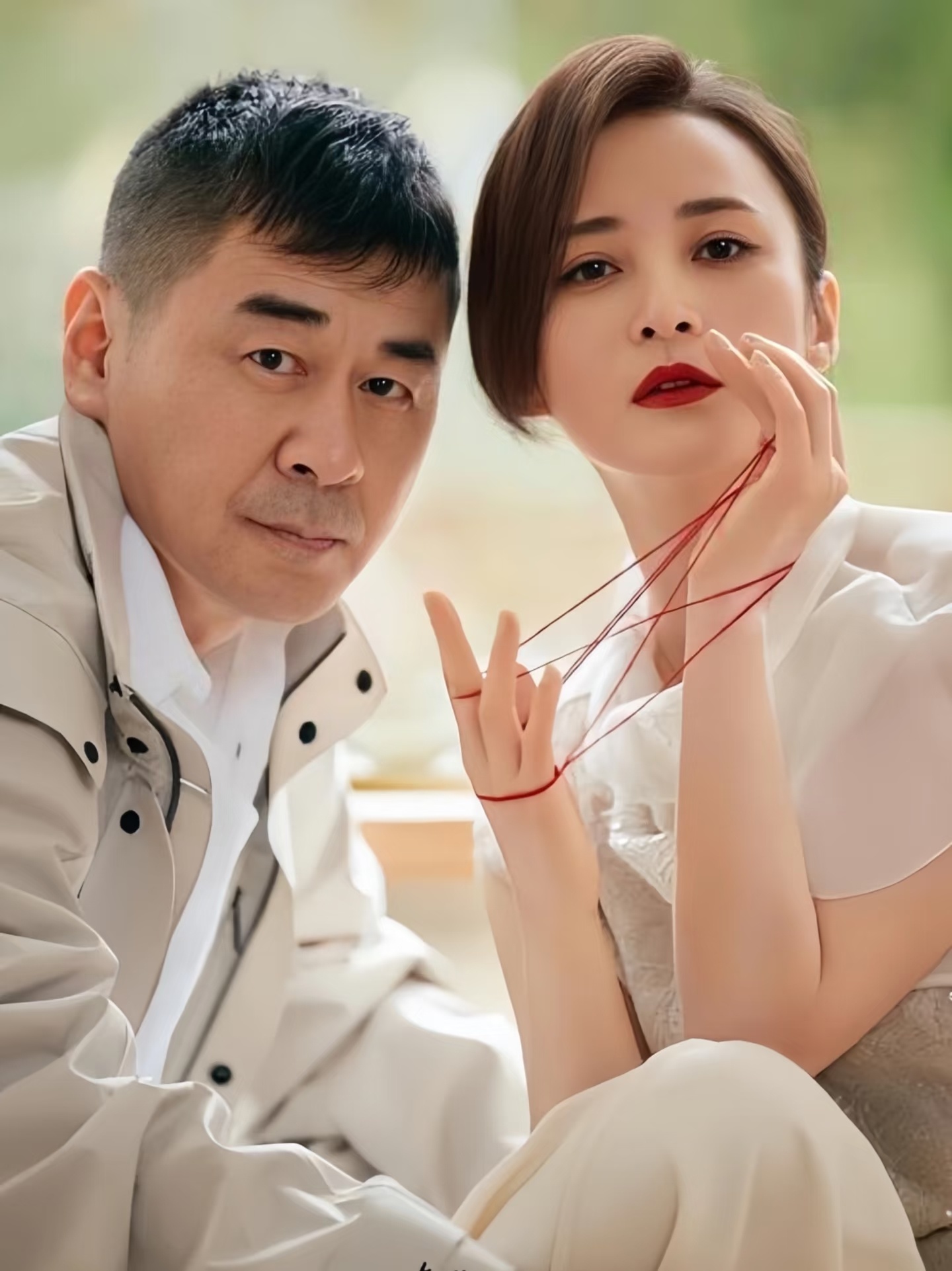 我去这真的好像啊哈哈哈哈哈哈哈简直一个模子里刻出来的！跟陈建斌真不是失散多年的兄