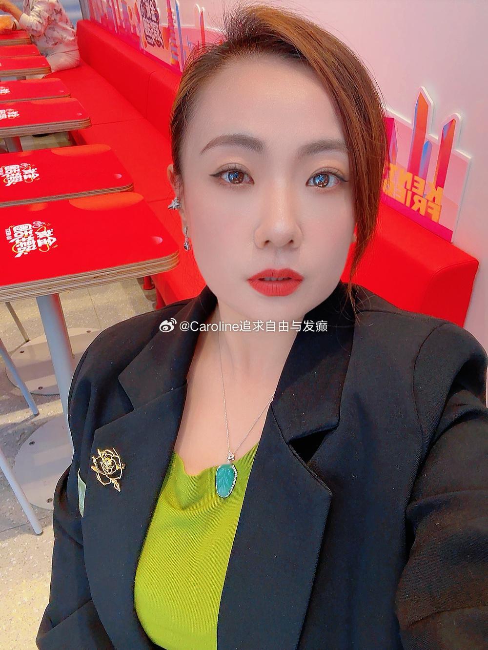 长期不上班是自由还是内耗每天早起快走3km+八段锦，自制拿铁或者橙c美式，然后写