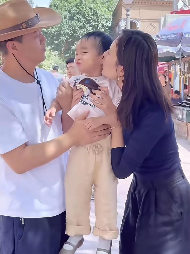 李亚鹏跑去给王菲庆生，夸人家“容光焕发”，一片岁月静好。可他前脚刚还清6000万