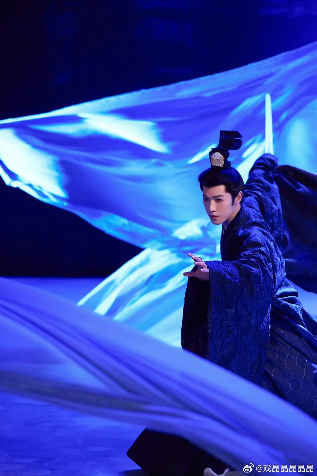 归良辰官宣了，李昀锐的造型看起来质感不错。 李昀锐和刘些宁看起来还蛮搭的。 