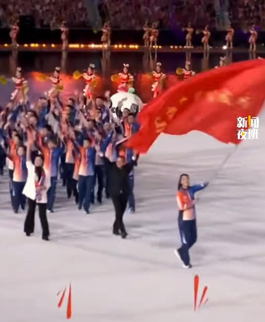 11月9日，广西柳州妹，田径短跑名将韦永丽，担任旗手。

广西壮族自治区493名