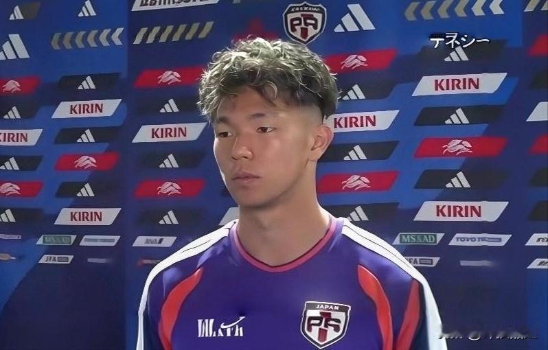 日本就是嘴硬！
日本队这个没有获得了出场机会的前锋盐贝健人很配合主教练的言论，森