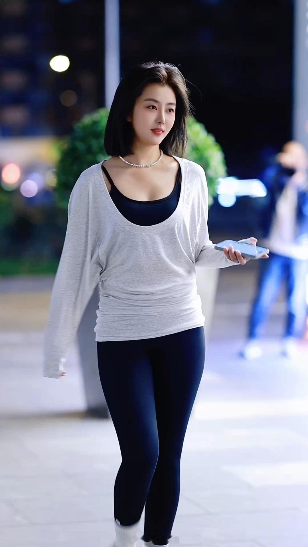 l【成都街拍】周一，宝贝们早安！丨摄影拍照每日穿搭