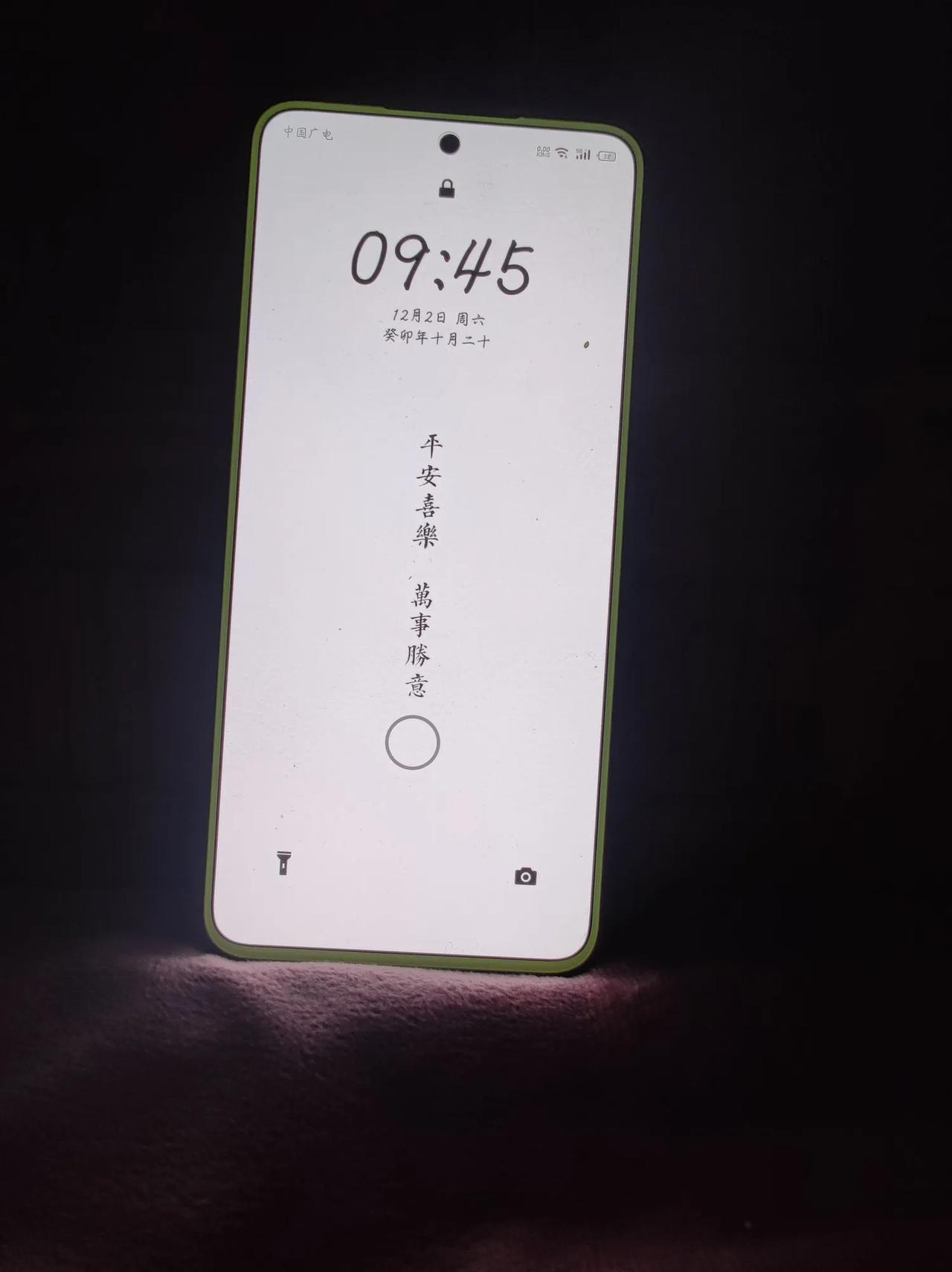 魅族21定价确实高了，但是也不至于成“圾皇”吧，基本补齐了魅族20上的短板

至
