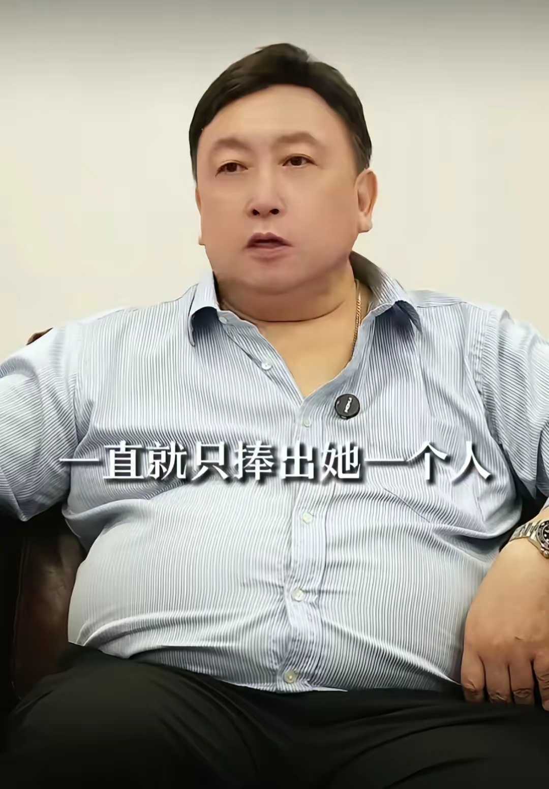 王晶谈赵露思解约​所以杨超越的文澜公司老板聪明，杨超越一火就给她股份一起共赢。全
