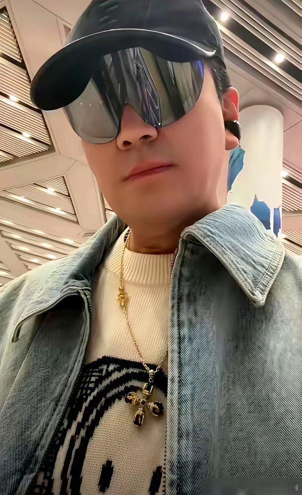 黄圣依俩儿子，一个被杨子养成翻版“小霸总”，一个自己带成“小甜豆”，我算看明白了