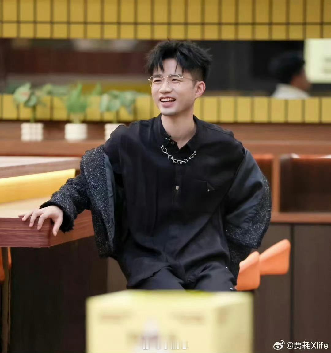 贾耗管清友演我在职场请教同事 贾耗和管清友演的职场戏太真实了！新人老板空降，小白