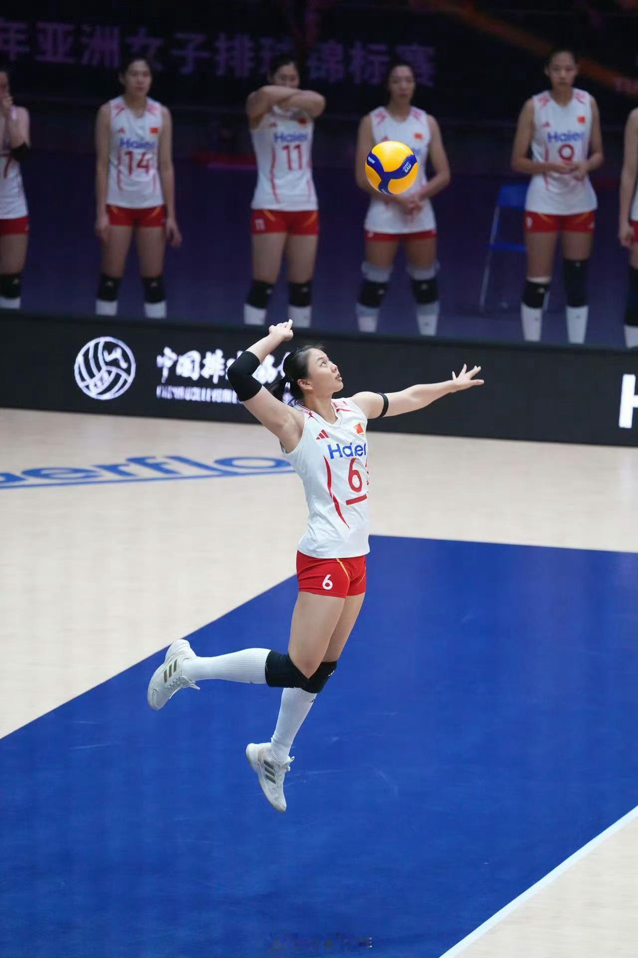 中国女排连续11年无缘亚锦赛冠军家门口的亚锦赛决赛，中国女排不敌泰国拿到亚军。长