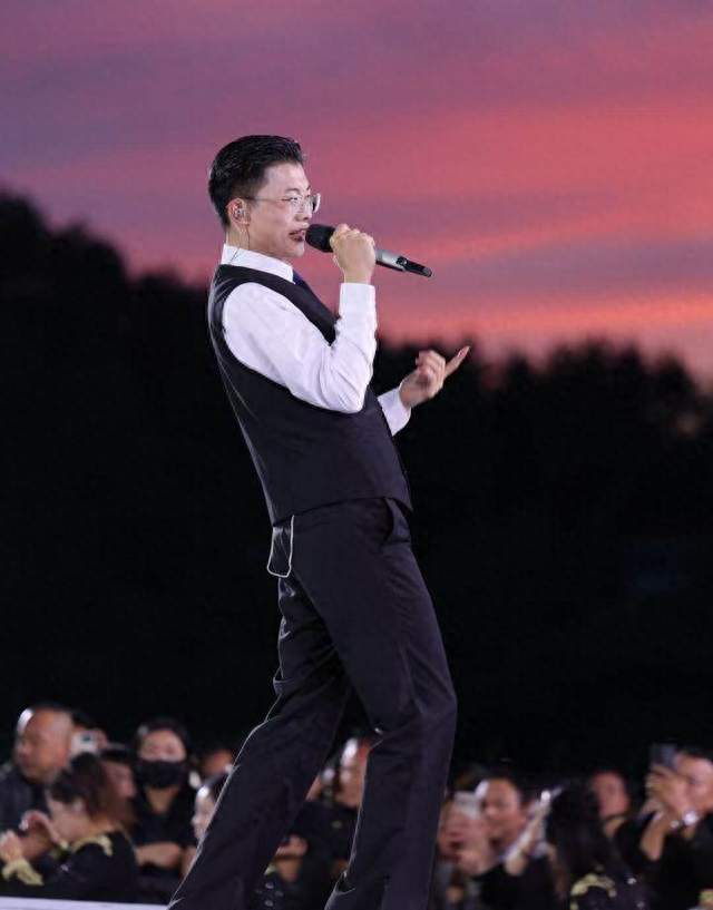 郭有才拒绝游戏公司高薪，选文旅巡演47场，凭什么没凉？