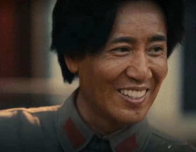 闫妮调侃于和伟: 你的代表作是什么? 于和伟一句话回复，引全场大笑