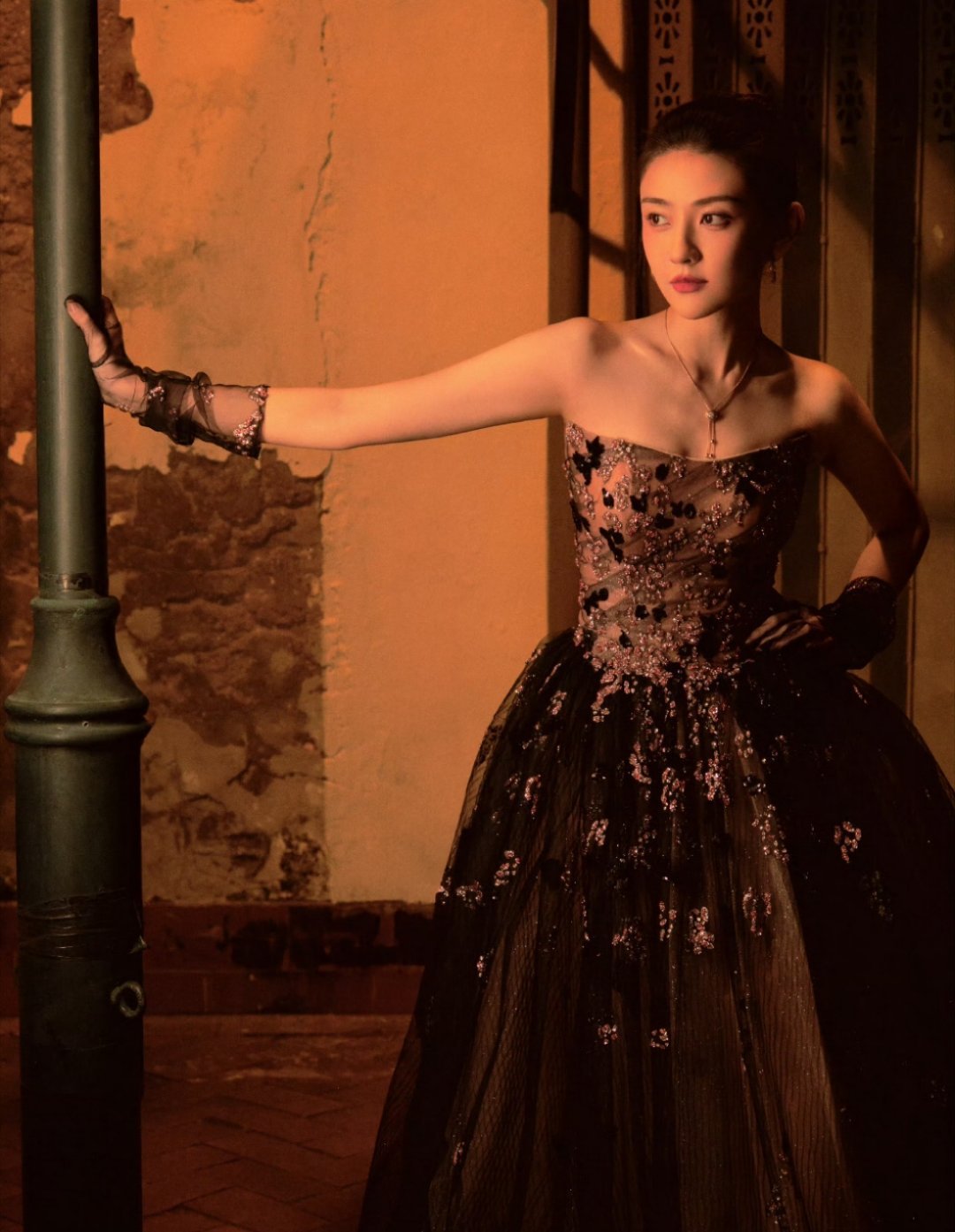 梁洁下午是公主，晚上是女王，气场全开晚上见！ 