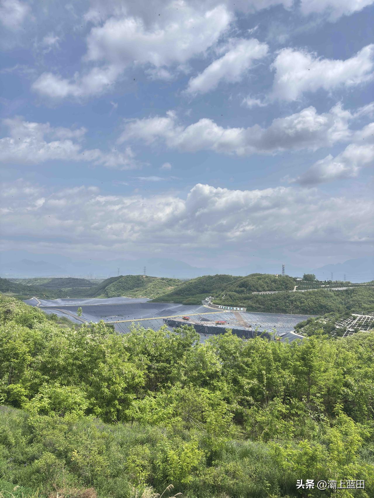 蓝田北苍湾村的固体垃圾处理场，这个是消化垃圾焚烧厂的渣灰，感觉再过个十年，估计都