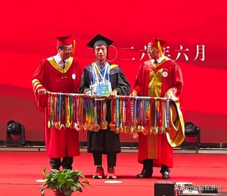 西安某大学毕业生，
用他的经历，
成功动摇了我的“三观”，
之前我一直以为……