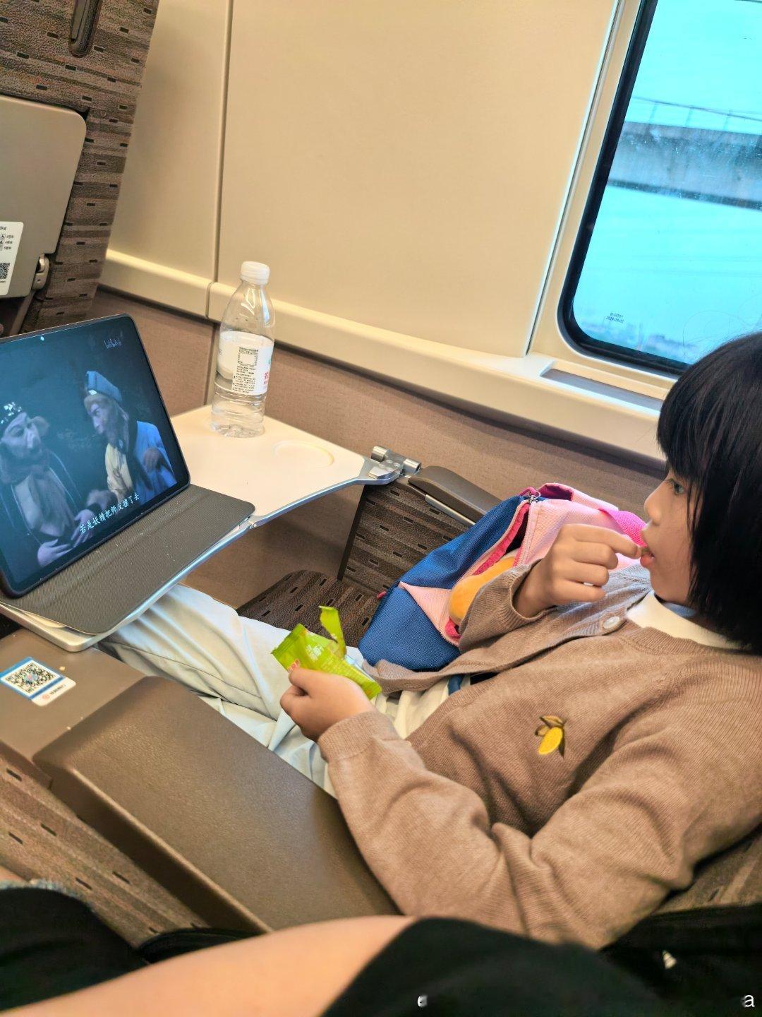 回家啦！妮娜一家饭团团日常