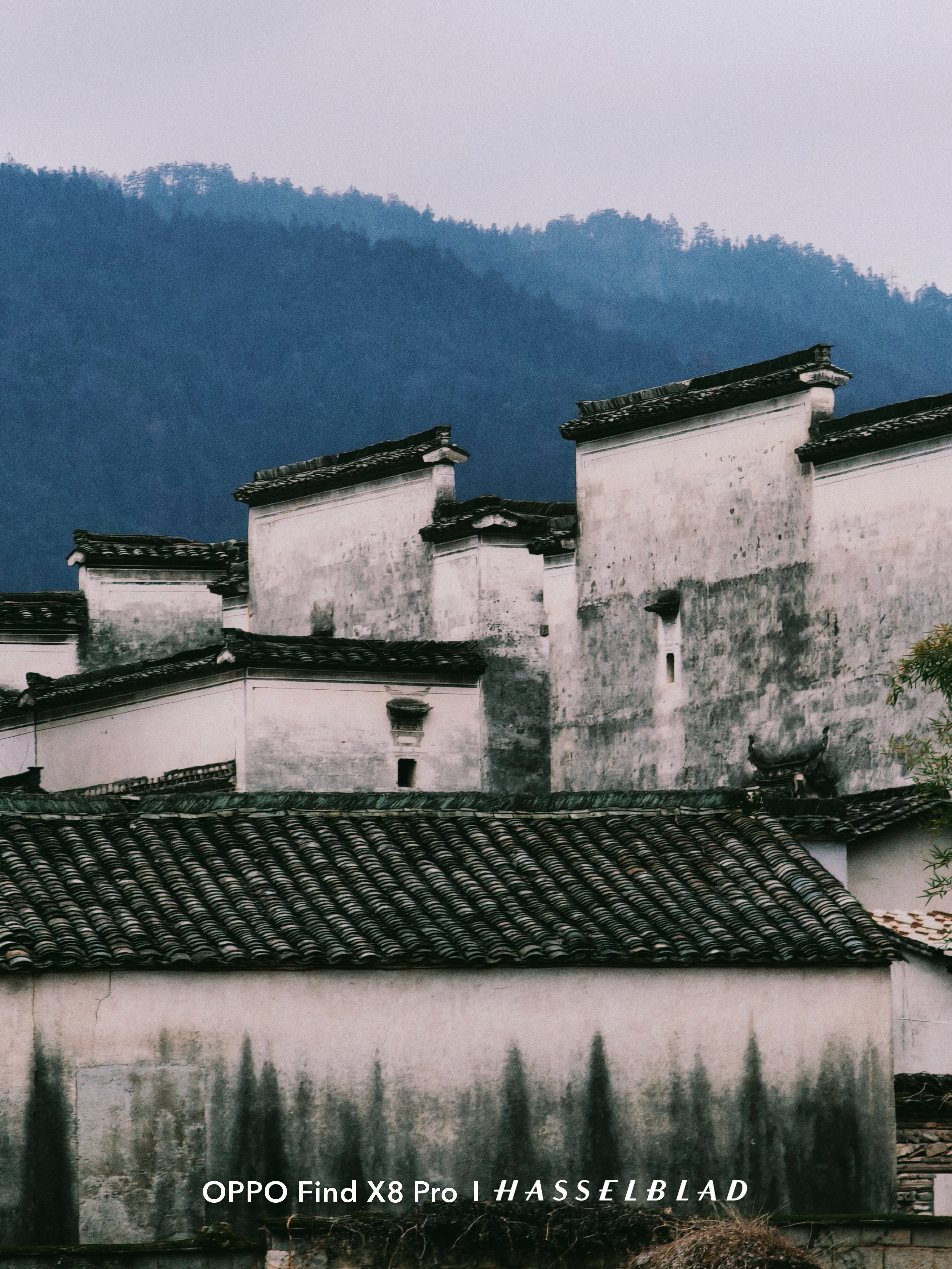 运气还行，雨总算是停了，山间烟雾缭绕，还挺好的[吃瓜]第一站南屏村，我看到很多人