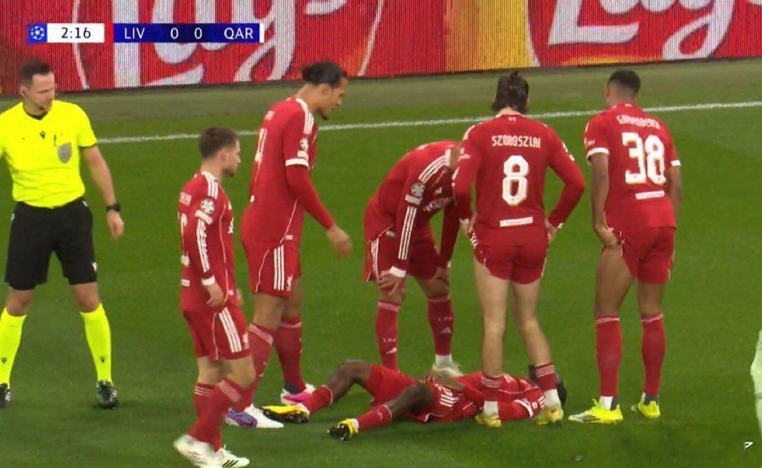 真没人了弗林蓬在比赛开始仅 4 分钟后就遭遇肌肉拉伤，这是他几个月内的第二次受伤