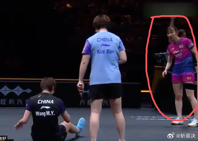 王曼昱摔倒的那一刻，早田希娜立马上前用中文问“OK”的样子也太暖了吧。赛场这种超
