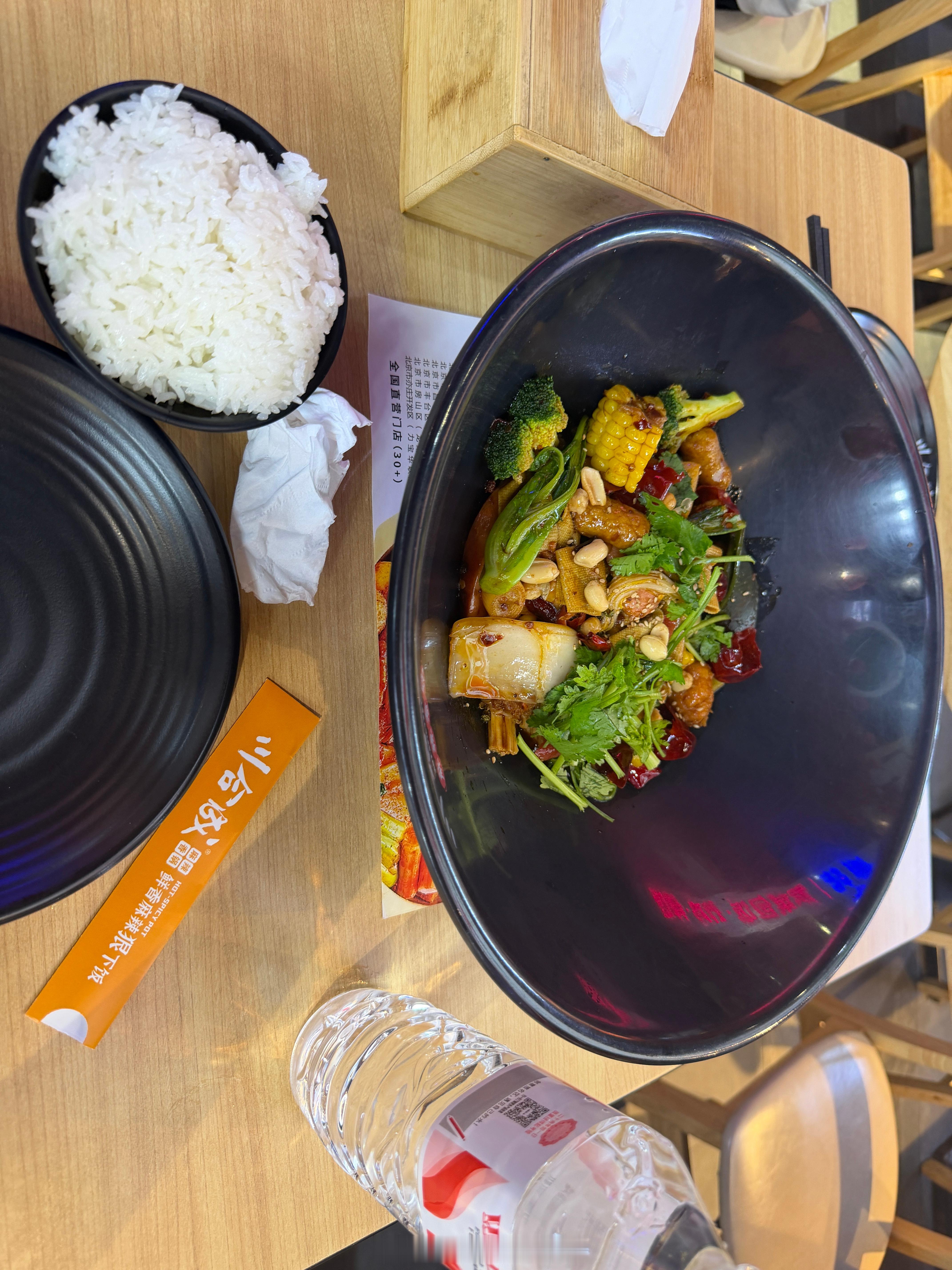 吃麻辣香锅，第一次听见地道北京人说真局气，挺有意思，这跟北京人说一句走个面，没啥