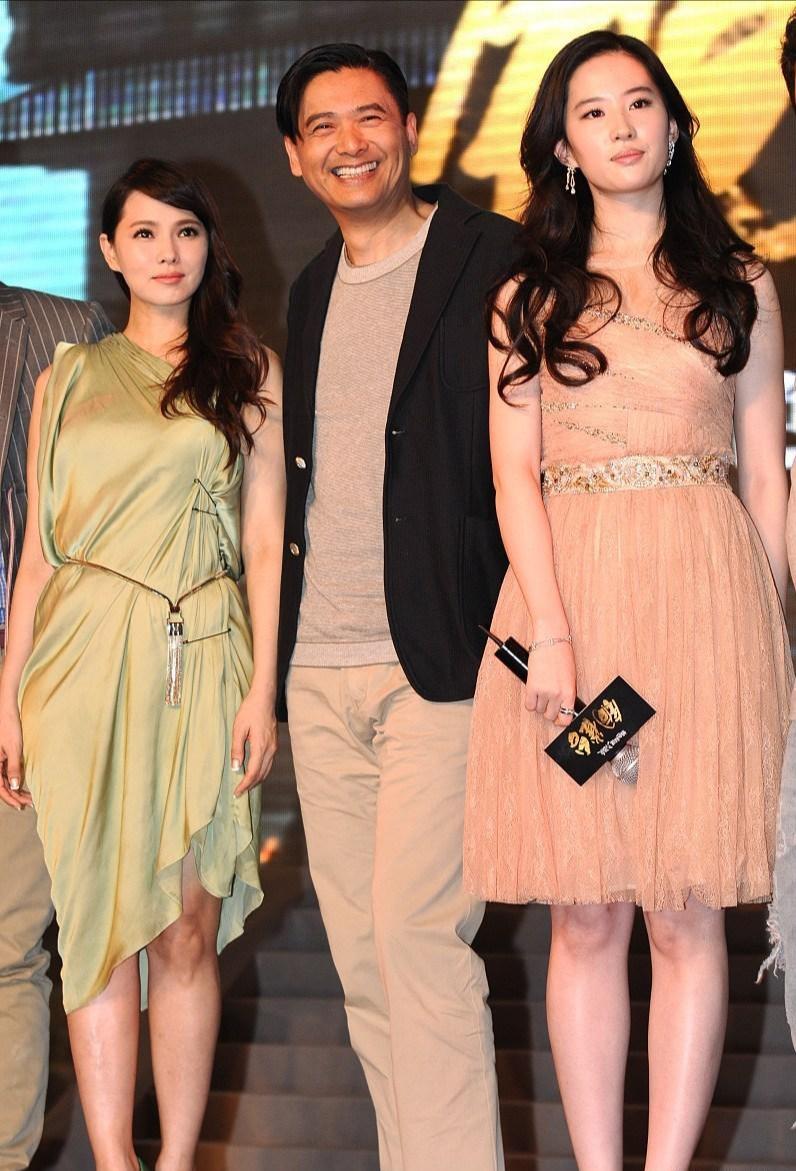 刘亦菲和伊能静的四次同框，刘亦菲优雅大气！温暖灵动！明艳动人！伊能静温柔妩媚！气